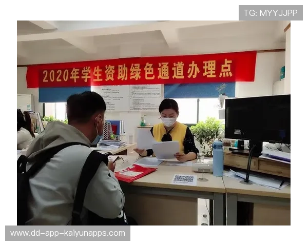 自愿玩出新花样，新生入学套餐收费引发质疑，新生入学路费